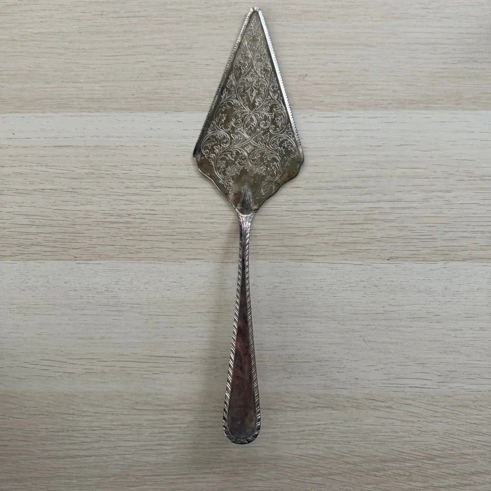 Vintage Silverplated Italy Floral Engraved Pie Cake Server Ornate Rope Handle